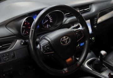 Toyota Avensis III Wagon Facelifting 2015 2.0 D-4D 143KM 2015 Toyota Avensis PL Salon _ kombi _ kamera cofania _ Alu17_ 2.0 Diesel 143KM, zdjęcie 18