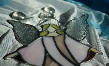 Ангел из витража Тиффани, распространяющий Розовый III