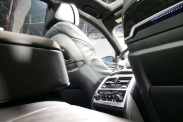 BMW Seria 7 G11-G12 Sedan 750i 450KM 2018 BMW Seria 7 Pneumat M Pakiet HeadUp Radar Dociagi Masaz Wentyl Harman Bezwp, zdjęcie 23