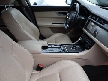 Jaguar XF II Sedan 2.0 i4D 180KM 2018 Jaguar XF 20d, 1. Właściciel, 177 KM, Automat, zdjęcie 8