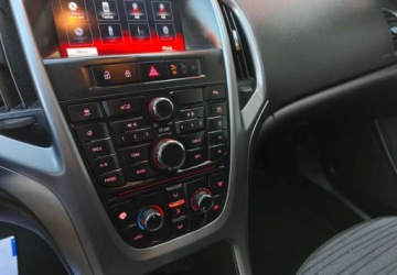 Opel Astra J Sedan 1.4 Twinport ECOTEC 100KM 2014 Opel Astra Opel Astra 1.4 Active 1.4 Benzyna 100KM, zdjęcie 14