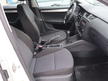 Skoda Octavia II Hatchback Facelifting 1.6 TDI CR DPF 105KM 2013 Skoda Octavia 1.6 TDI, Klima, Parktronic, zdjęcie 8
