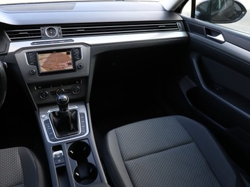 Volkswagen Passat B8 Variant 2.0 TDI BlueMotion SCR 150KM 2017 VW Passat 2.0 TDI, Salon Polska, Navi, Klima, zdjęcie 7
