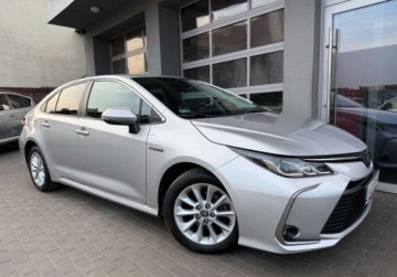 Toyota Corolla XII Sedan 1.8 Hybrid 122KM 2021 Toyota Corolla Kameraczujniki przod i tyl, salon Polska 1.8 Hybryda