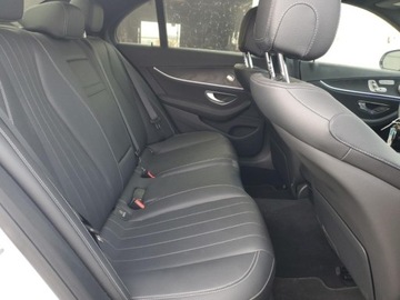 Mercedes Klasa E W213 2022 Mercedes-Benz Klasa E 350 2022 2.0l 2.0 Benzyna 255KM, zdjęcie 10