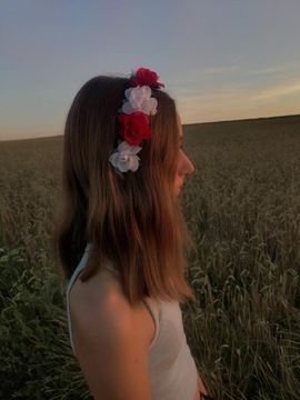 Венок на голову, красно-белый венок, маленькие розы, розы, веер