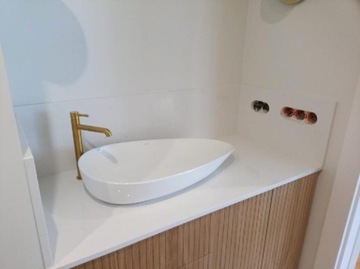 Blaty łazienkowe z konglomeratu Technistone Promocja