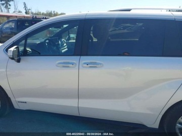 Toyota Sienna III 2021 Toyota Sienna Platinum 2021 2.5 Hybryda 189KM, zdjęcie 2