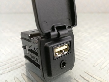 KD45669U0 HNÍZDO VSTUP PORT USB AUX MAZDA CX-5