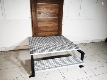 Schody wolnostojące metalowe, 1stopień 90x27cm+podest 100x100cm przed drzwi