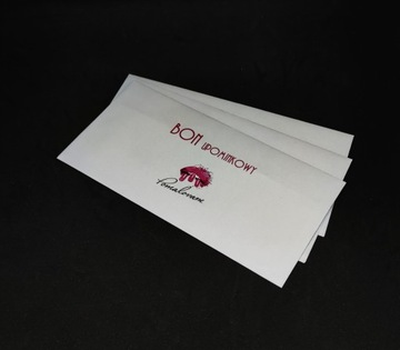 50 конвертов с логотипом.