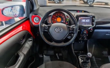 Toyota Aygo II Hatchback 5d 1.0 VVT-i 69KM 2017 Toyota Aygo 1.0 VVT-i X-cite EU6 Benzyna 69KM, zdjęcie 20