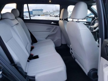 Volkswagen Tiguan II 2023 Volkswagen Tiguan SE R-Line Black 2023 2.0l 2.0 Benzyna 184KM, zdjęcie 10