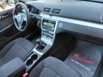 Volkswagen Passat B7 Variant 2.0 TDI CR DPF BlueMotion 140KM 2014 Volkswagen Passat Grzane fotele Klimatronik 2xPDC Alu Tempomat Hak 2.0, zdjęcie 13