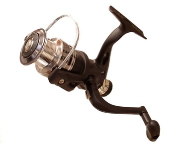 Спиннинговый набор с катушкой 2,4 м и удочкой.