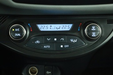 Toyota Yaris III Hatchback 5d Facelifting Hybrid 100KM 2016 Toyota Yaris 1.5 Hybrid, Salon Polska, Automat, zdjęcie 9