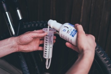 Молочный шприц для велосипедных шин и камер NRG