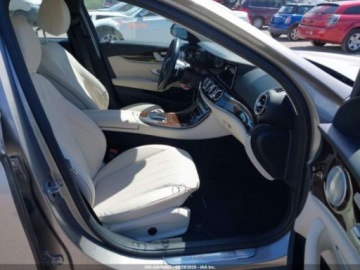 Mercedes Klasa E W213 2021 Mercedes-Benz Klasa E 350 4Matic 2021 2.0l 2.0 Benzyna 255KM, zdjęcie 9