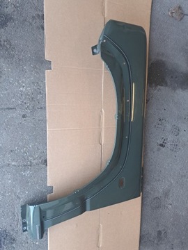 Suzuki Jimny rok 2023 przedni lewy błotnik kolor zielony 5881178R00