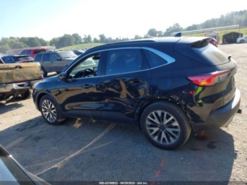 Ford Kuga III 2020 Ford Kuga 2020 r.,2,0L TITANIUM 2.0 Benzyna 250KM, zdjęcie 14