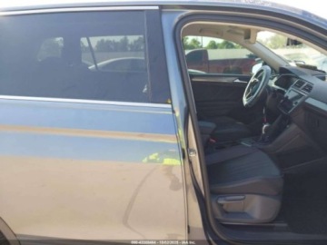 Volkswagen Tiguan II 2022 Volkswagen Tiguan 2.0T Se 2022 2.0 Benzyna 184KM, zdjęcie 9