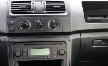 Skoda Roomster Mikrovan Facelifting 1.2 70KM 2015 Skoda Roomster Klimatyzacja, Elektryczne szyby, Seryjne radio. 1.2 Benzyna, zdjęcie 5