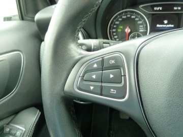 Mercedes Klasa A W176 Hatchback 5d Facelifting 160 102KM 2017 Mercedes-Benz Klasa A Mercedes-Benz Klasa A W176 160 BIALA PERLAXENONYLedy, zdjęcie 13