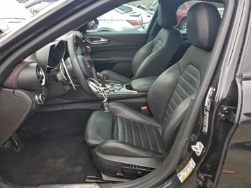 Alfa Romeo Giulia II Sedan Facelifting 2.0 Turbo 280KM 2023 Alfa Romeo Giulia Ti 2023 2.0l 2.0 Benzyna 280KM, zdjęcie 4