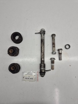 Болты крепления двигателя Harley-Davidson XL 1200 C Sportster (05)