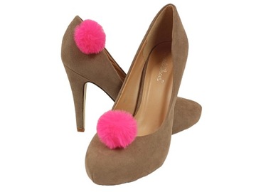 Klipsy ozdoby do butów pluszowe pompony różowe