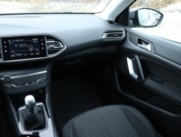 Peugeot 308 II SW Facelifting 1.5 BlueHDI 130KM 2019 Peugeot 308 1.5 BlueHDi, Salon Polska, Serwis ASO, zdjęcie 7
