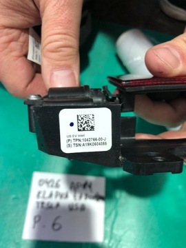 Люк порта электрической зарядки Tesla X в сборе