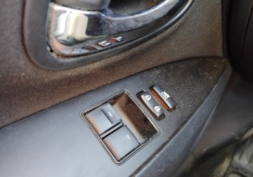 Toyota Avensis III Sedan Facelifting 1.8 Valvematic 147KM 2012 Toyota Avensis 2012r, 1.8 LPG. Uszkodzony przod. Jezdzi. 1.8 BenzynaLPG, zdjęcie 9