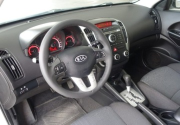 Kia Ceed I Hatchback 5d Facelifting 1.6 CRDi VGT 115KM 2012 Kia Cee'd 1.6, zdjęcie 11
