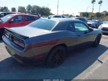 Dodge Challenger III 2016 Dodge Challenger 2016, SRT, 6.2L, Hellcat 6.2 Benzyna 707KM, zdjęcie 4