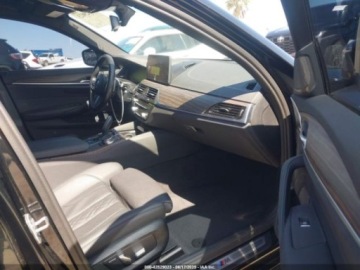 BMW Seria 5 G90-91 2023 BMW Seria 5 530E 2023, od ubezpieczalni 2.0 Benzyna 181KM, zdjęcie 4