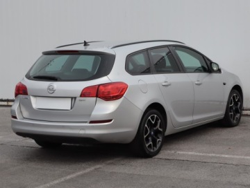 Opel Astra J Sports Tourer 1.7 CDTI ECOTEC 125KM 2011 Opel Astra 1.7 CDTI, Navi, Klima, Tempomat, zdjęcie 4