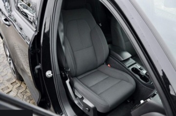 Volvo XC40 Crossover Facelifting 2.0 B3 163KM 2022 Volvo XC 40 MOMENTUM 2.0 benzyna 163KM 2022r, zdjęcie 10