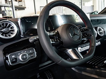 Mercedes CLA C118/X118 Coupe Facelifting 1.3 200 163KM 2024 MERCEDES-BENZ CLA 200 AMG Line Sedan 1.3 (163KM) 2024, zdjęcie 4