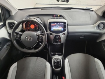 Toyota Aygo II Hatchback 5d 1.0 VVT-i 69KM 2014 Toyota Aygo 1.0 VVT-i X-play II (2014-) 1.0 VVT-i, zdjęcie 2