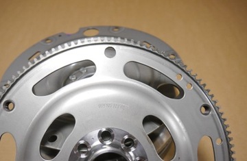 AUDI A4 A5 Q5 KOLO DVOUHMOTNÉ 0CK105317AG 2.0 TFSI