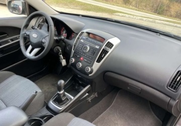 Kia Ceed I Hatchback 5d Facelifting 1.4 DOHC CVVT 90KM 2010 Kia Ceed Kia Ceed 1.4 CVVT Attract 1.4 Benzyna 90KM, zdjęcie 22