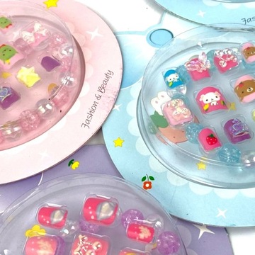 Детские ногти, самоклеящиеся кончики ногтей, цветы.