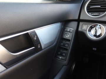 Mercedes Klasa C W205 Limuzyna 180 156KM 2013 Mercedes C C 180, Skóra, Navi, Klima, Klimatronic, zdjęcie 17