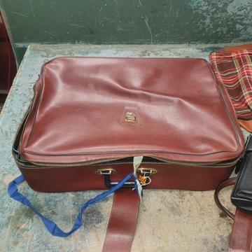 СТАРЫЕ ЧЕМОДАНЫ (T1244)