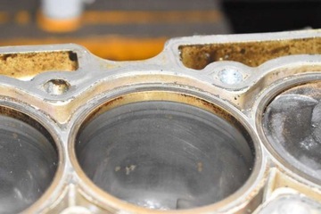 BLOK SPODEK MOTORU HŘÍDEL V758456680 CITROEN C4 1 I 1.6 THP 150 KM 08-11