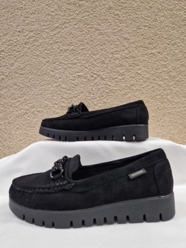 ЧЕРНЫЕ ЗАМШЕВЫЕ МОКАСИНЫ, УКРАШЕННЫЕ МЕТАЛЛИЧЕСКИМ БУСИНОМ GOODIN Размер 39