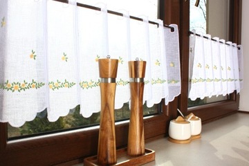 Льняная штора для кухни Белая Ревность Вышивка Цветы высота 60 см