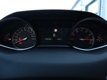 Peugeot 308 II SW Facelifting 1.2 PureTech 130KM 2018 Peugeot 308 1.2 PureTech, Salon Polska, Skóra, zdjęcie 10