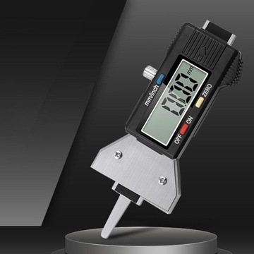 Цифровой датчик глубины протектора с большим дисплеем.